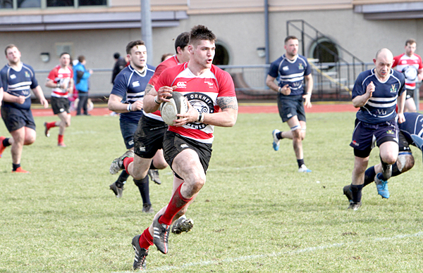 Darren McLean on his way to scoring the second of his two tries last Saturday against Livingston.