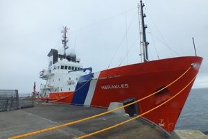 Urgent request over tug contract