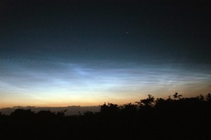 A sustained display of noctilucent clouds