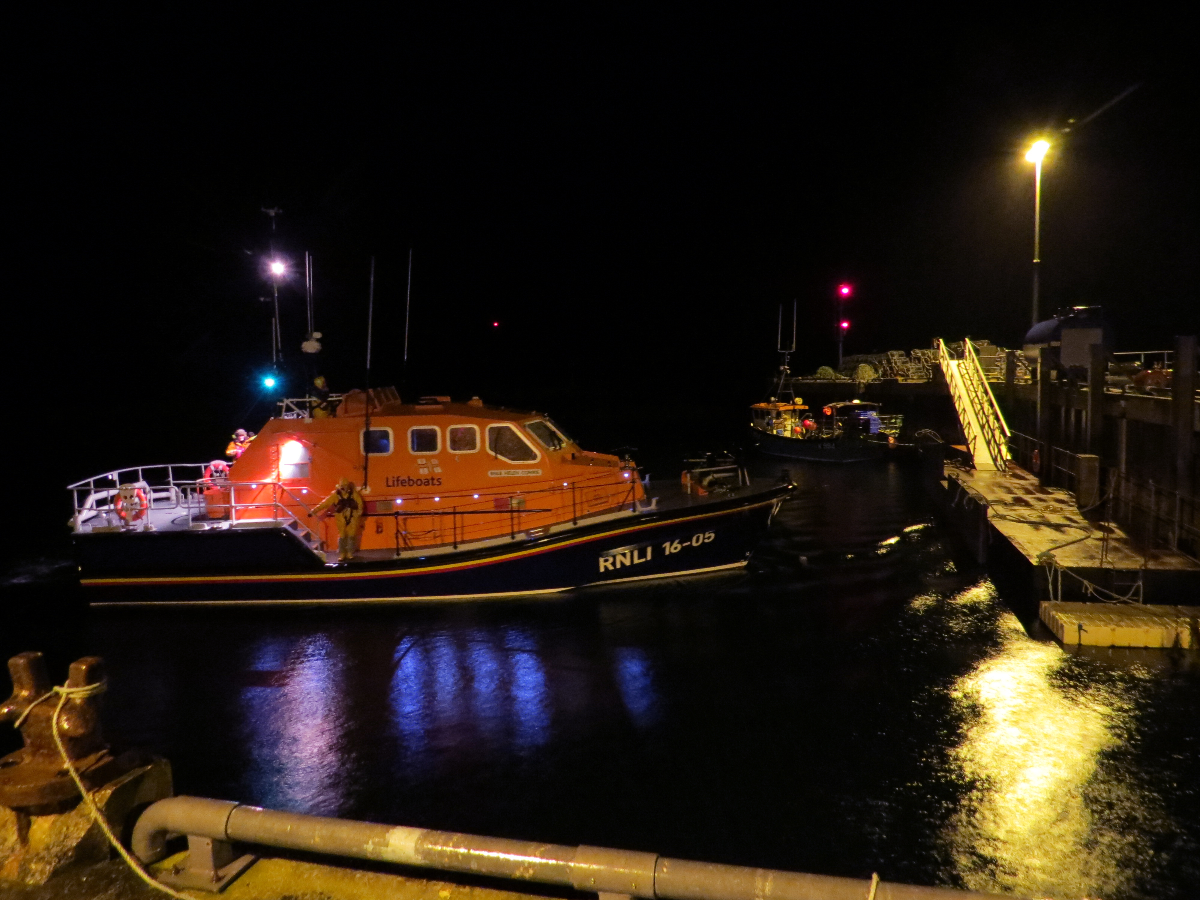 Longhope Lifeboat tows dive boat from Pentland Firth