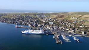 McArthur calls for ‘urgent action’ to introduce testing before entry to isles