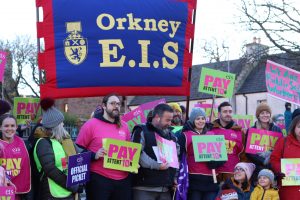 School strikes cancelled as EIS vote overwhelmingly to accept pay deal