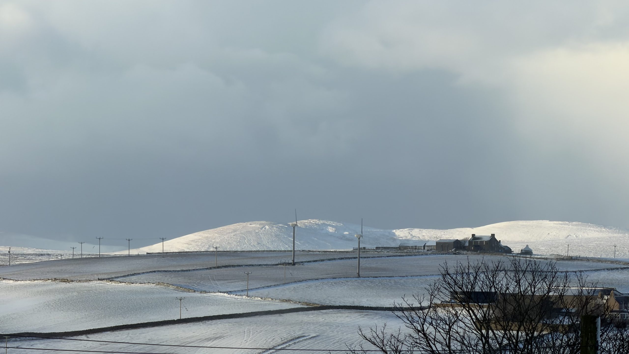 Travel warning as Orkney blanketed white